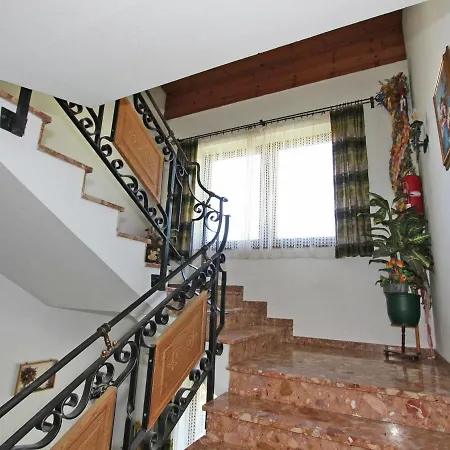 Apartamento Apartment In Hart Im Zillertal With Garden Balcony Parking Fügen